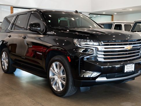 Used 2021 Chevrolet Tahoe High Country w/ Premium Package AWD/4WD image 3