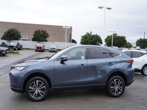 Used 2024 Toyota Venza LE AWD/4WD image 6