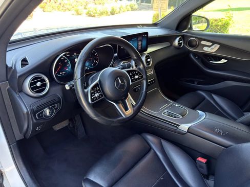 Used 2022 Mercedes-Benz GLC 300 w/ Multimedia Package Lite image 8