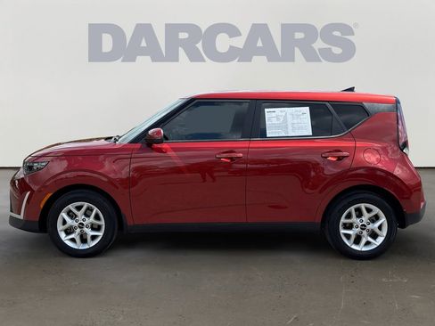 Used 2023 Kia Soul LX w/ LX Technology Package FWD image 4