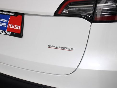 Used 2023 Tesla Model Y Performance image 13