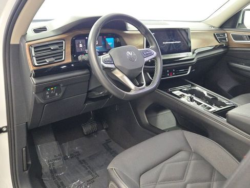 Used 2024 Volkswagen Atlas SE AWD/4WD image 26