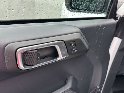 New 2025 Ford Bronco Badlands w/ Sasquatch Package image 38