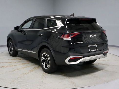 Used 2023 Kia Sportage LX AWD/4WD image 9