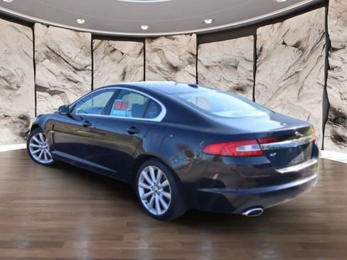 Used 2011 Jaguar XF Premium image 11