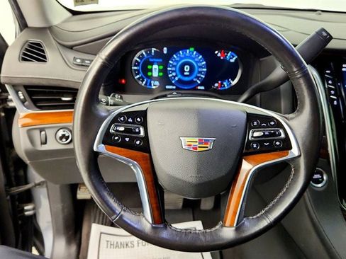 Used 2020 Cadillac Escalade Luxury AWD/4WD image 13