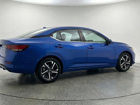 Used 2025 Nissan Sentra SV image 9