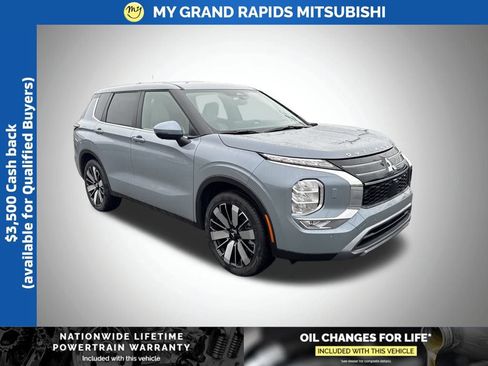 New 2026 Mitsubishi Outlander SE AWD/4WD image 1