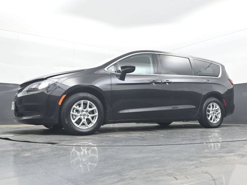 Used 2023 Chrysler Voyager LX FWD image 24