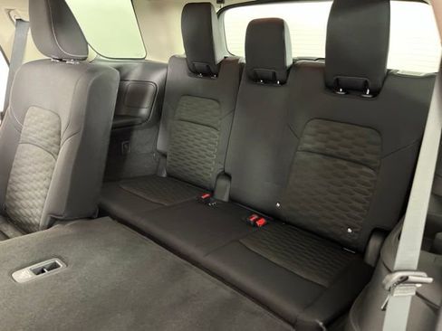 Used 2025 Nissan Pathfinder SV FWD image 47
