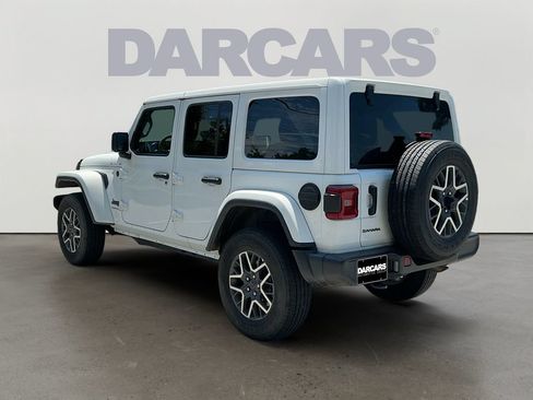 Used 2025 Jeep Wrangler Unlimited Sahara AWD/4WD image 5