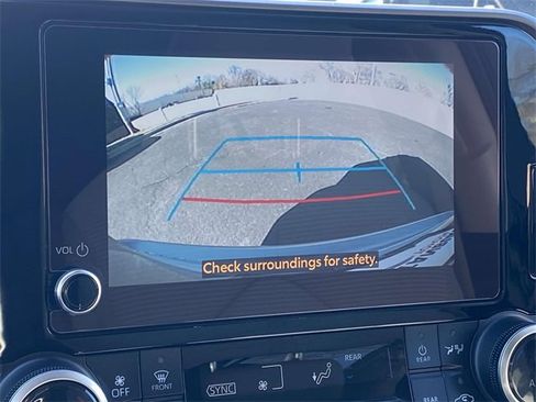 Used 2024 Toyota Highlander LE image 27