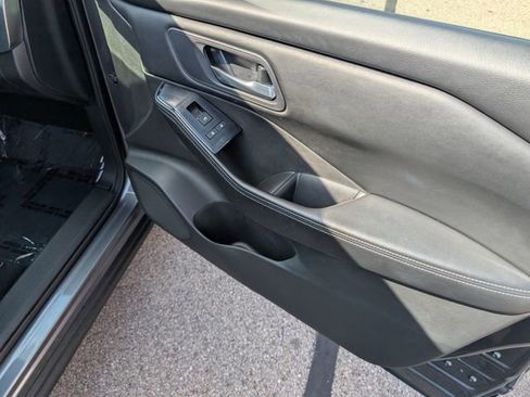 Used 2024 Nissan Rogue SV FWD image 4
