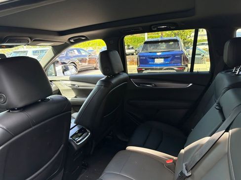 Certified 2023 Cadillac XT6 Luxury FWD image 6