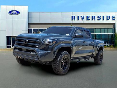 Used 2025 Toyota Tacoma SR5 AWD/4WD image 3