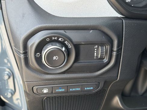 Used 2025 Jeep Wrangler Sahara w/ Safety Group image 13