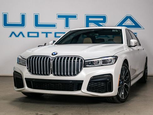 Used 2020 BMW 740i w/ Luxury Rear Seating Package RWD image 5