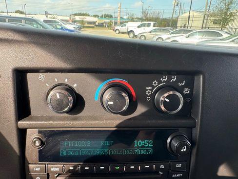 Used 2017 Chevrolet Express 3500 LS image 41