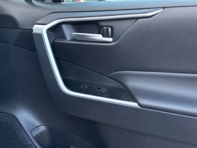 Used 2025 Toyota RAV4 XLE FWD image 28