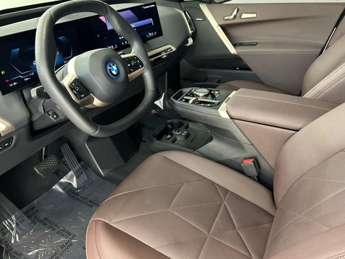 Used 2024 BMW iX xDrive50 w/ Premium Package AWD/4WD image 4