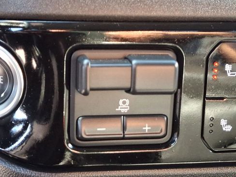Used 2025 GMC Sierra 1500 SLT AWD/4WD image 23