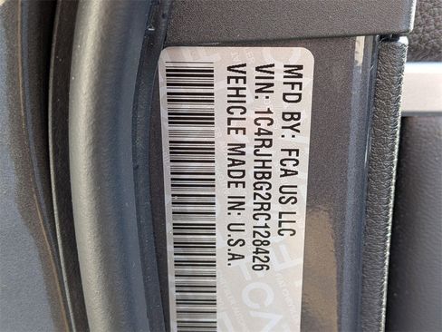 Certified 2024 Jeep Grand Cherokee Limited w/ Luxury Tech Group II image 31