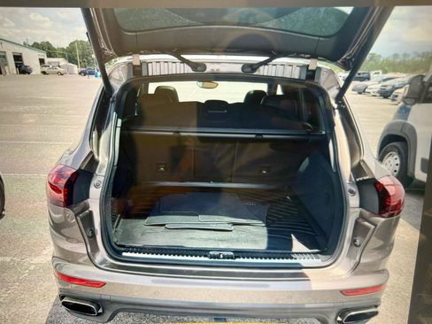 Used 2016 Porsche Cayenne AWD/4WD image 5