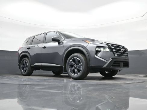 Certified 2026 Nissan Rogue SV FWD image 20