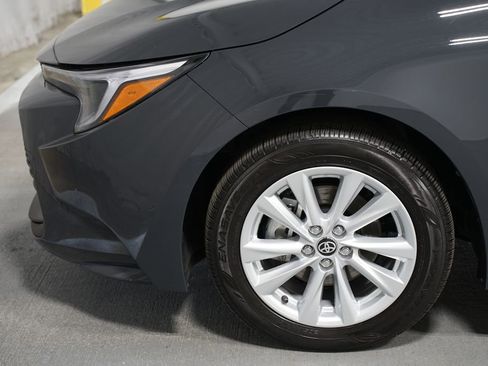 Used 2025 Toyota Corolla LE w/ LE Premium Package image 5