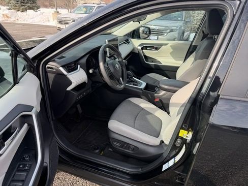 Used 2023 Toyota RAV4 XLE w/ Convenience Package image 9