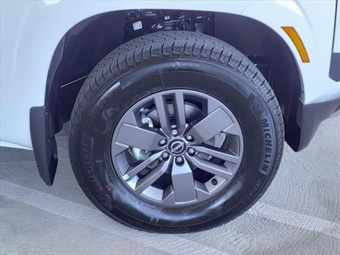 New 2025 Nissan Frontier SV w/ SV Convenience Package image 5