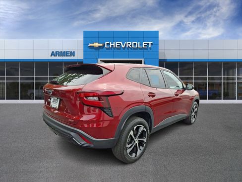 Certified 2024 Chevrolet Trax RS w/ Sunroof Package FWD image 5