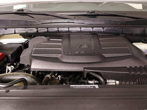 Used 2021 Nissan Titan PRO-4X w/ Pro-4x Utility Package AWD/4WD image 18