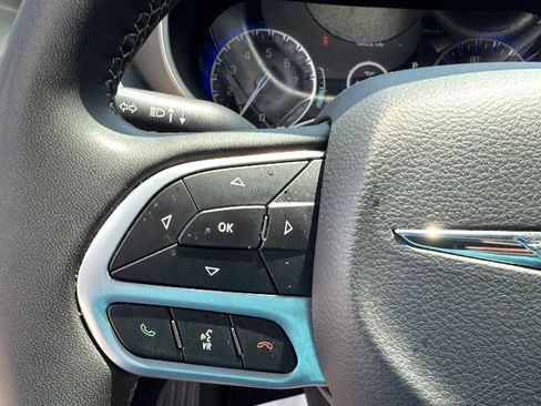 Used 2023 Chrysler Pacifica Touring-L FWD image 24