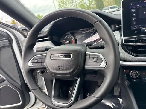 Used 2024 Jeep Compass Latitude AWD/4WD image 24