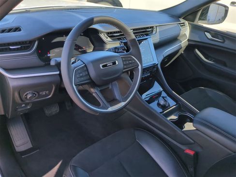 Used 2023 Jeep Grand Cherokee L Altitude image 10