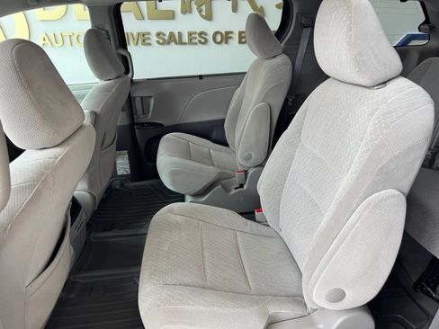Used 2017 Toyota Sienna LE w/ Protection Package AWD/4WD image 24