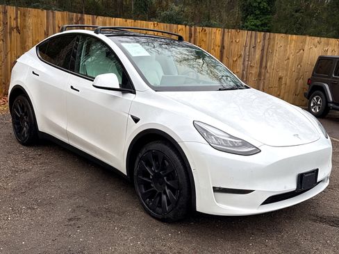 Used 2021 Tesla Model Y Long Range image 20