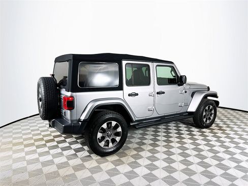Used 2018 Jeep Wrangler Unlimited Sahara image 7