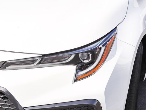 Used 2022 Toyota Corolla SE image 3