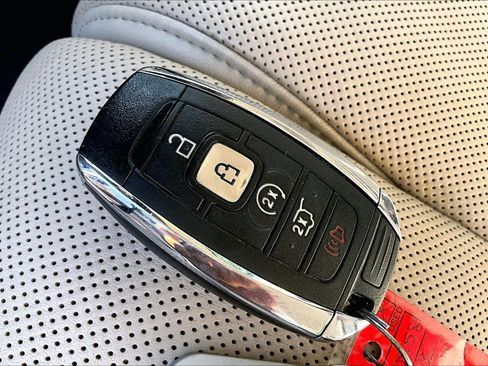 Used 2018 Lincoln Navigator Reserve w/ Technology Package AWD/4WD image 15