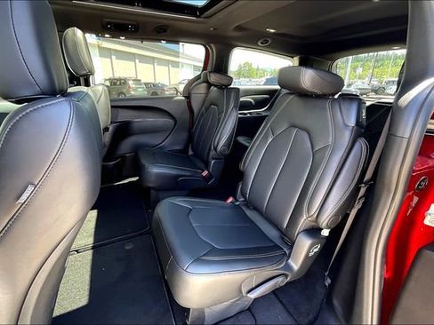 New 2025 Chrysler Pacifica Select image 41