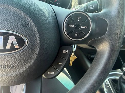 Used 2018 Kia Soul FWD image 19