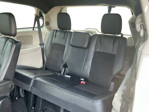 Used 2019 Dodge Grand Caravan SXT FWD image 21
