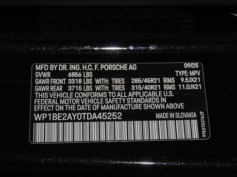 Certified 2026 Porsche Cayenne E-Hybrid Coupe AWD/4WD image 30