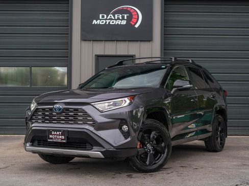 Used 2020 Toyota RAV4 XSE w/ Carpet Mat Package AWD/4WD image 3