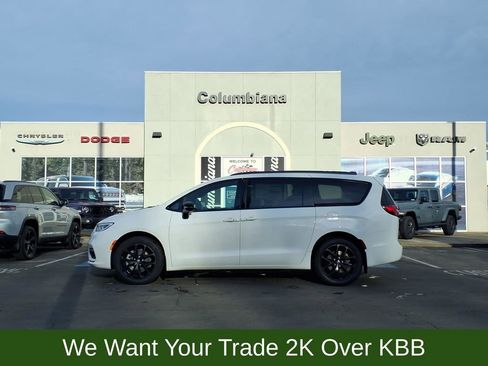 New 2026 Chrysler Pacifica Limited w/ S Appearance Package image 1