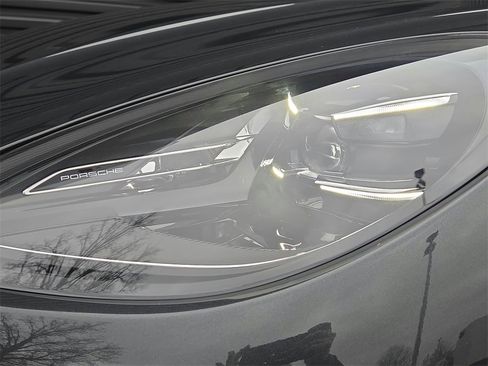 Used 2025 Porsche Macan image 25