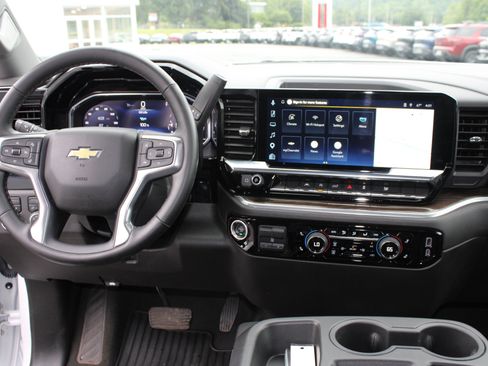 Used 2025 Chevrolet Silverado 1500 LT AWD/4WD image 21