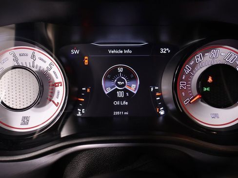 Used 2022 Dodge Challenger R/T w/ Plus Package image 4